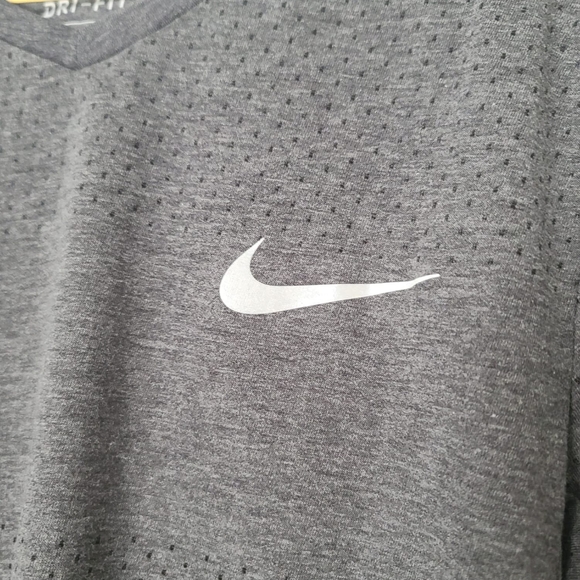 NWT Men's Nike dri-fit v-neck - Picture 3 of 5